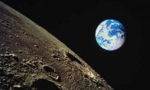 चंद्रमा के बारे में सब कुछ - हमारा पड़ोसी चंद्रमा - तारे - लेखों की सूची - विनमैन चंद्रमा पर कोई धब्बे क्यों दिखाई नहीं देते हैं